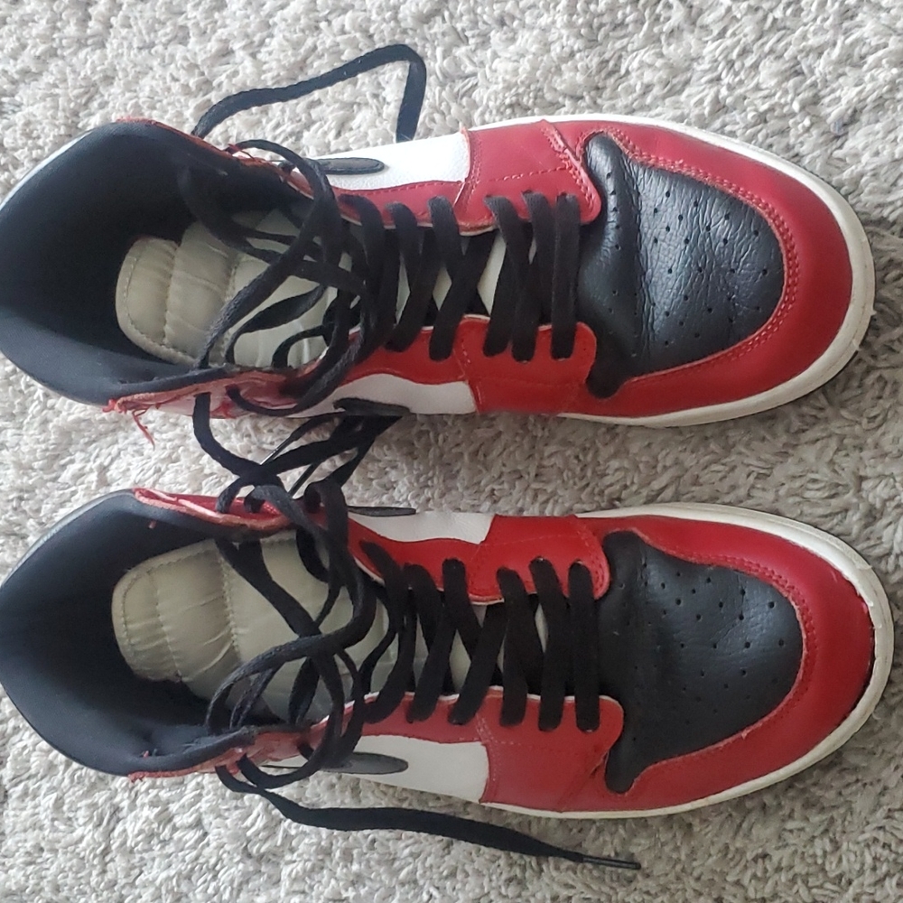 Nike Air Jordan 1 Chicago Black Toe